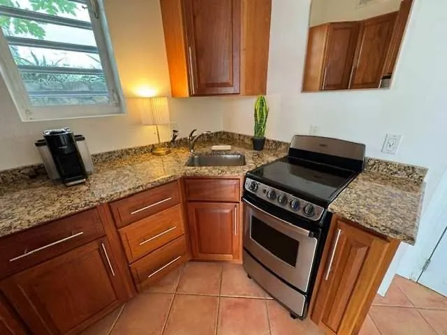 Дом отдыха Oceanfront Cottage East End