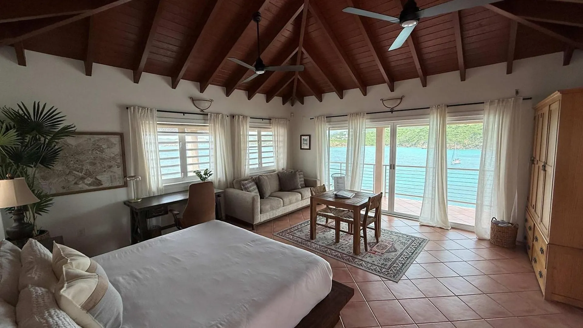 Дом отдыха Oceanfront Cottage East End